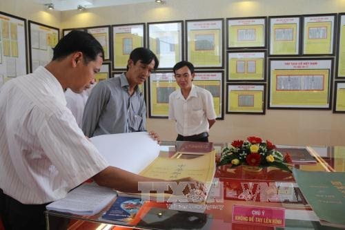 茶荣省举行“黄沙长沙归属越南：历史和法理证据”地图和资料展
