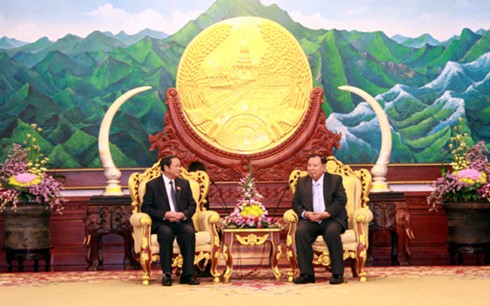 老挝人民革命党中央总书记、国家主席本扬会见越南国会副主席杜伯巳