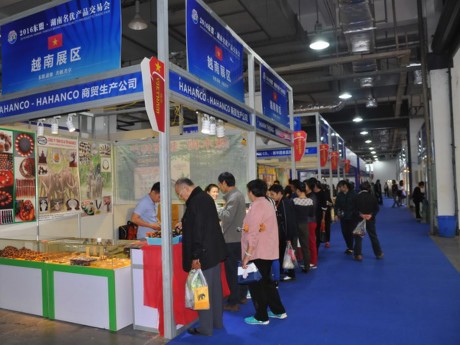 越南参加在中国举行的名优产品交易会