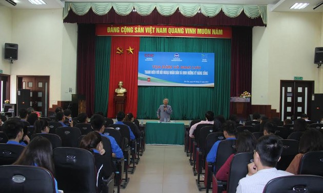 越南有关方面举行青年与民间外交和生活技能方向专项座谈会