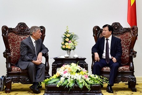 越南政府副总理郑庭勇会见欧盟环境、海洋事务和渔业委员卡梅奴·维拉