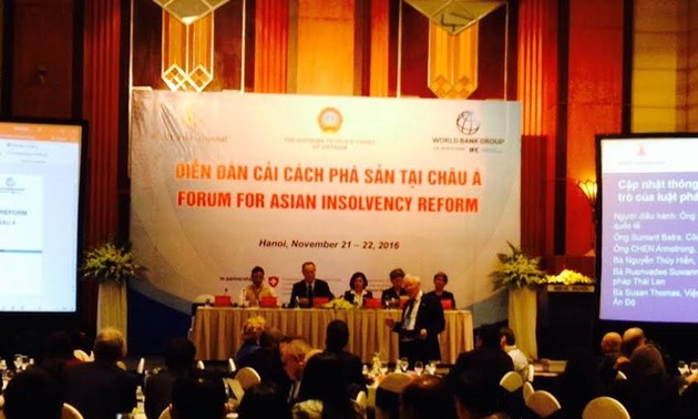 十八个国家和地区的代表出席在河内举行的亚洲破产改革论坛