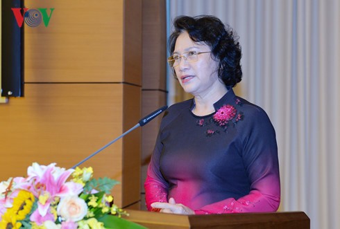 越南国会主席阮氏金银颁发多项高级勋章