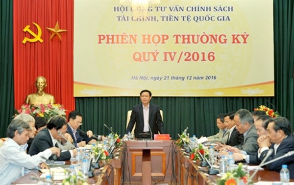 越南政府副总理王庭惠主持国家财政货币政策咨询委员会会议