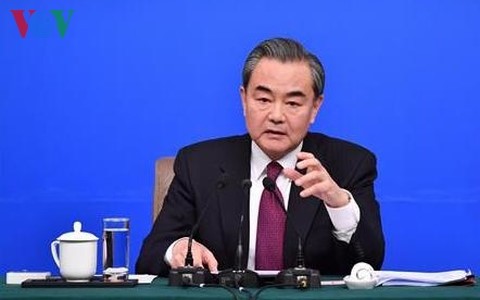 王毅就中国外交政策问题回答记者的提问