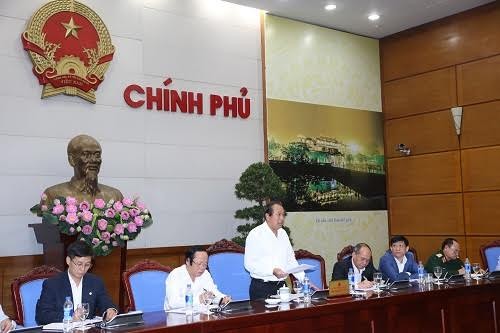 努力稳定越南中部四省人民的生活和生产