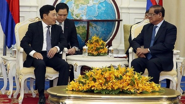 越南政府副总理兼外长范平明会见柬埔寨国会主席韩桑林