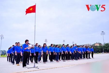 越南胡志明共青团成立86周年纪念活动暨2017年李自重奖颁奖仪式