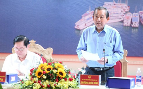 越南政府副总理张和平视察广宁省