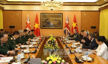 推动越南与英国的防务合作