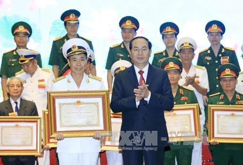 陈大光出席向国防军事领域研究工程授予科技类胡志明奖仪式