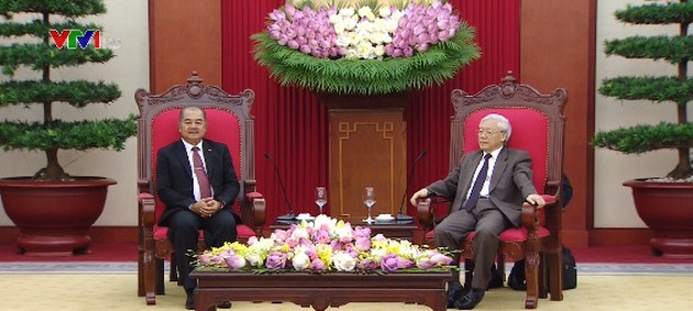 越共中央总书记阮富仲会见老挝人民革命党代表团