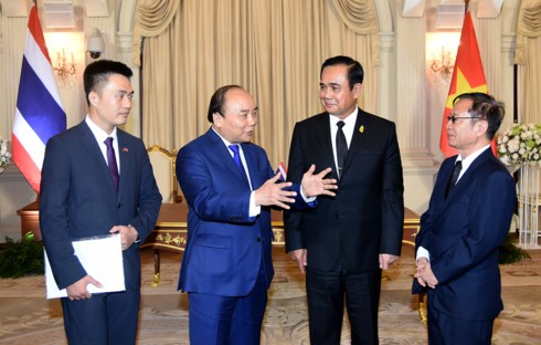 越南政府总理阮春福与泰国总理巴育举行会谈