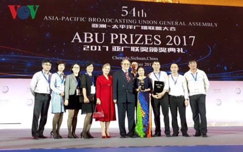 越南之声广播电台荣获亚太广播联盟授予的广播奖