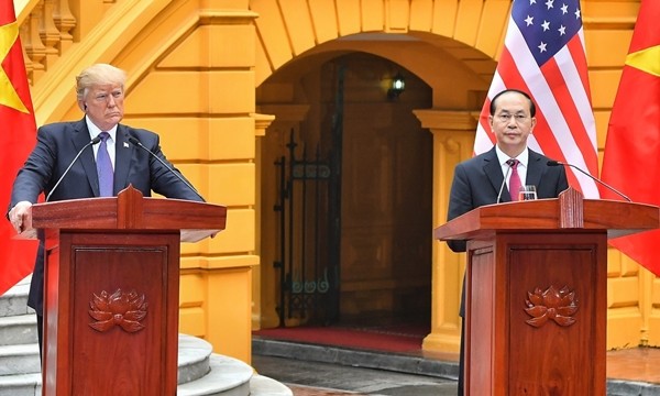 越南国家主席陈大光与美国总统特朗普共同主持记者会