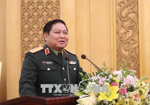 越南国防部长吴春历与人民军总政治局和总后勤局举行工作座谈会