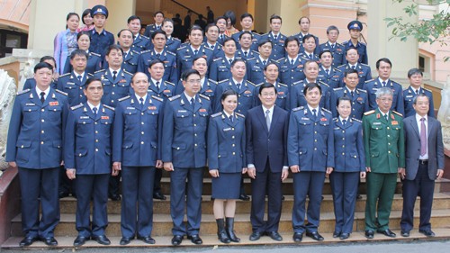 Staatspräsident Truong Tan Sang besucht die Meerespolizei