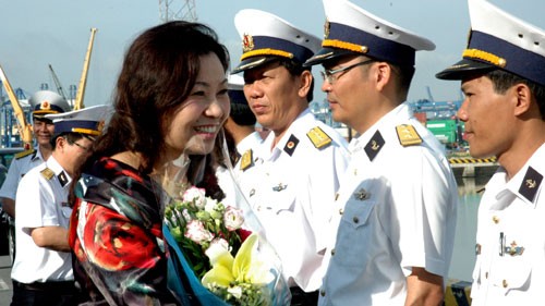 Vertreter der Marine besuchen den Inselkreis Truong Sa
