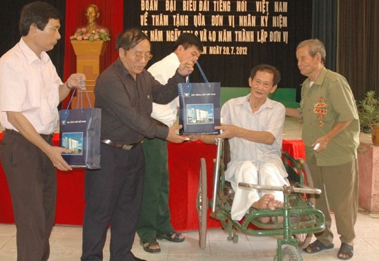 Kriegsinvalide Huynh Ly und wohltätige Aktionen