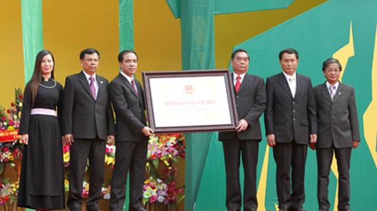 Urkunde an Historische Nationalsonderstätte Tan Trao überreicht