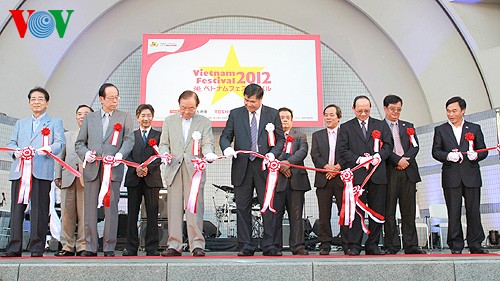 Das Vietnam-Fest 2012 ist in Tokio eröffnet worden