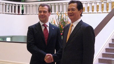 Premierminister Dung trifft seinen russischen Amtskollegen Medwedew