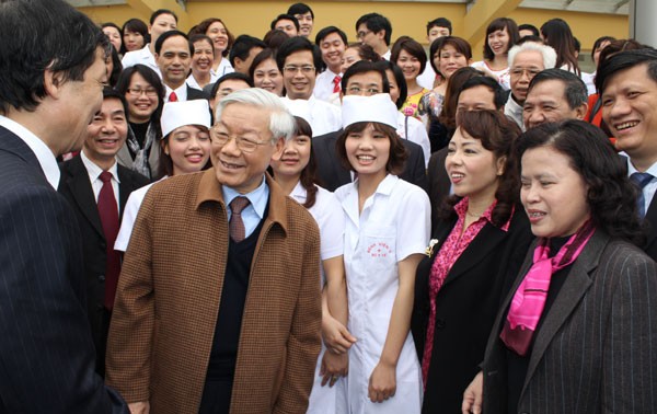 KPV-Generalsekretär Nguyen Phu Trong besucht Krebs- und Kinderkrankenhaus