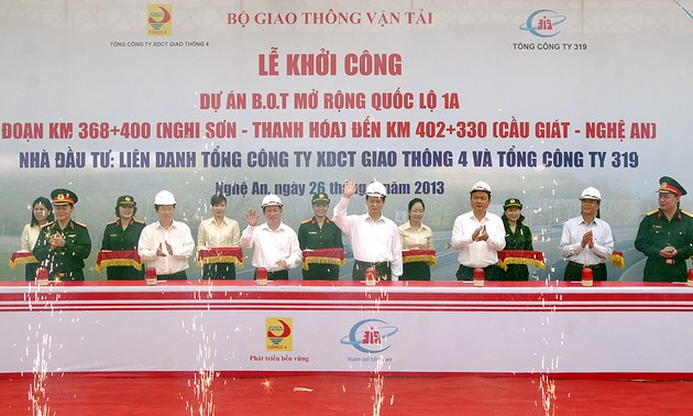 Premierminister Nguyen Tan Dung beim Ausbau der Nationalstraße 1A