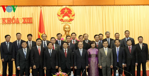 Parlamentspräsident Nguyen Sinh Hung empfängt Vietnams Vertreter im Ausland