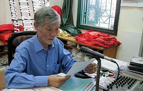 Der engagierte Leiter der Lautprecheranlage des Wohnviertels Tu Lien