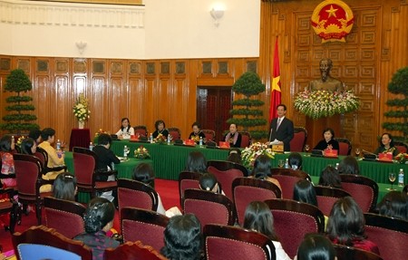 Premierminister Nguyen Tan Dung empfängt Parlamentarierinnen