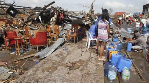 Supertaifun Haiyan verursacht große Schäden auf den Philippinen