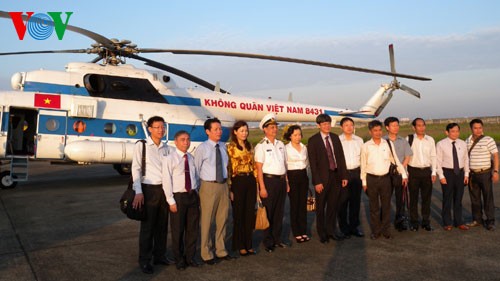 VOV-Delegation besucht Bewohner und Soldaten auf der Insel Truong Sa Lon