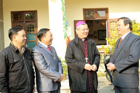 Vertreter der Vaterländischen Front Vietnams besuchen Erzbistum Lang Son-Cao Bang zum Weihnachten