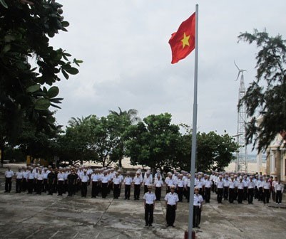 Hissen der Fahne zum Neujahr auf Truong Sa