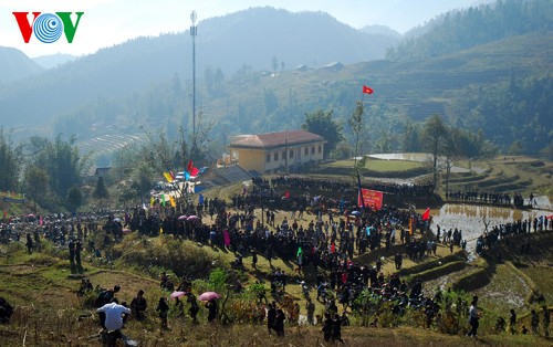 Frühlingsfest Gau Tao am Bergfuß Hoang Lien