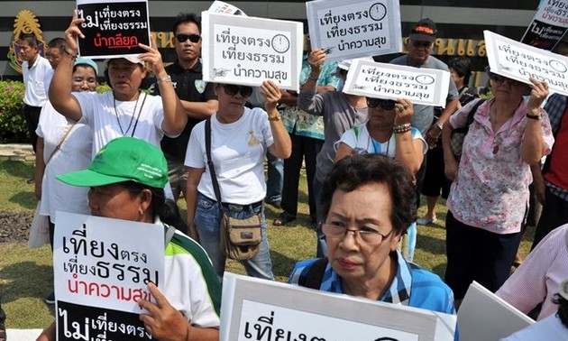Thailand: Demonstranten umzingeln Gebäude der Regierungspartei