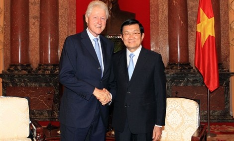 Ex-US-Präsident Clinton besucht Vietnam