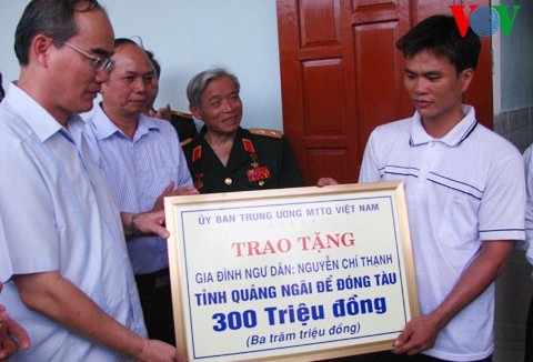Vorsitzender der Vaterländischen Front Vietnams Nguyen Thien Nhan besucht Insel Ly Son
