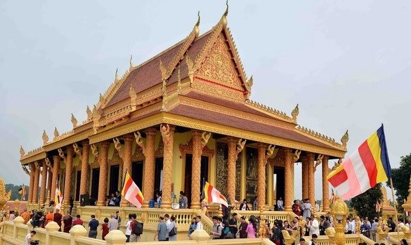 Buddhistische Zeremonie Kathina im Kultur- und Tourismusdorf aller vietnamesischen Völker