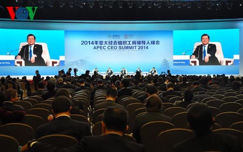 Staatspräsident Truong Tan Sang nimmt an APEC-Unternehmerkonferenz teil