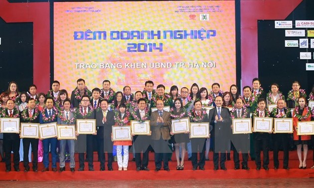 Parlamentspräsident Nguyen Sinh Hung nimmt an Austauschprogramm für Unternehmer teil