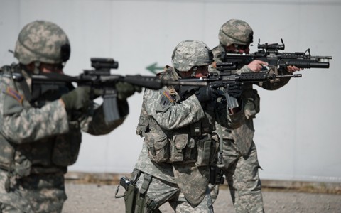 US-Präsident Barack Obama schlägt Kongress vor, Militärstärke gegen den IS zu nutzen 