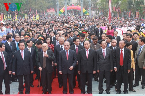 Parlamentspräsident Nguyen Sinh Hung nimmt an der Feier zum 226. Jahrestag des Sieges Ngoc Hoi teil