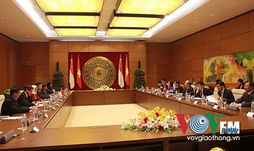 Vietnam und Singapur fördern bilaterale und multilaterale Zusammenarbeit