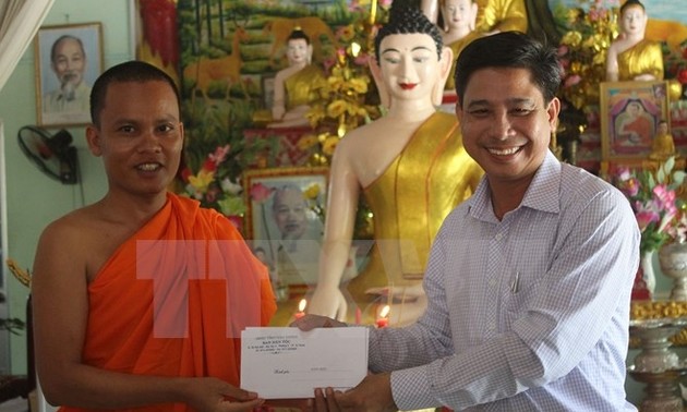 Verwaltungsstab für Südwesten beglückwünscht die Khmer in Hau Giang zu ihrem Neujahrsfest