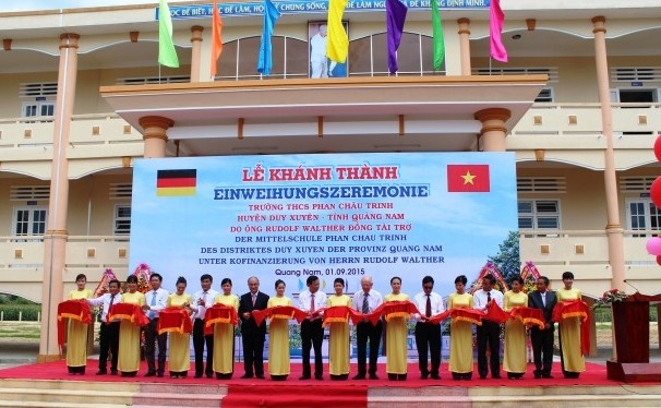 Deutscher Unternehmer Rudolf Walther hilft beim Schulbau in Quang Nam und Ha Tinh