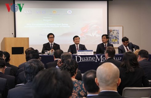 Staatspräsident Truong Tan Sang nimmt am vietnamesisch-amerikanischen Unternehmerforum teil