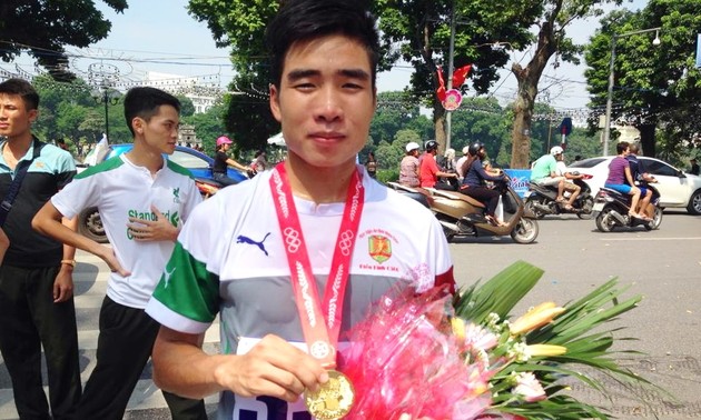 1300 Menschen beteiligen sich am Laufwettbewerb der Zeitung „Neues Hanoi“
