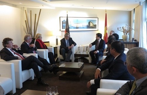 Truong Tan Sang trifft ASEAN-Parlamentariergruppe des Bundestags und den Berliner Bürgermeister
